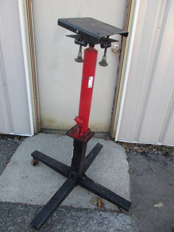 lot 67 image: transmission jack