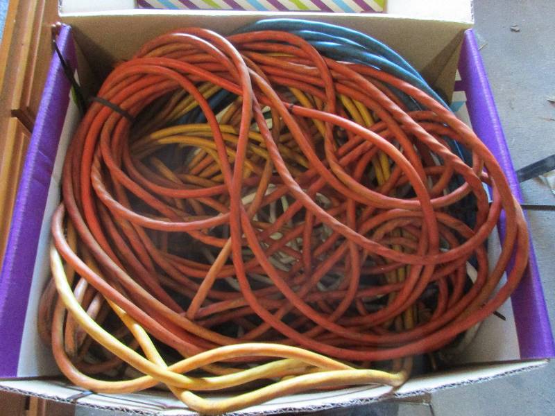 lot 91 image: box of extension cords 8 total