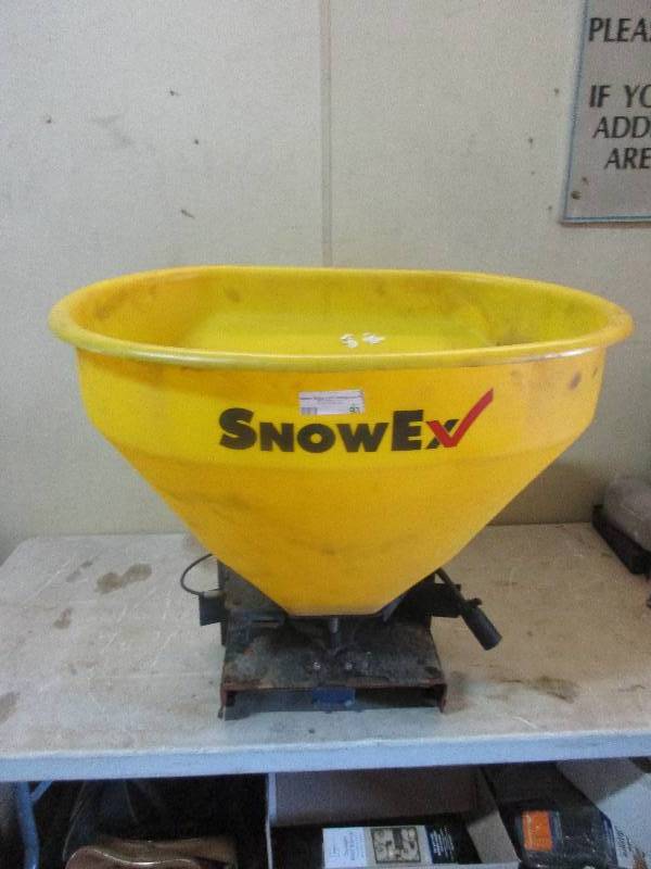 lot 93 image: snow EXV salt spreader