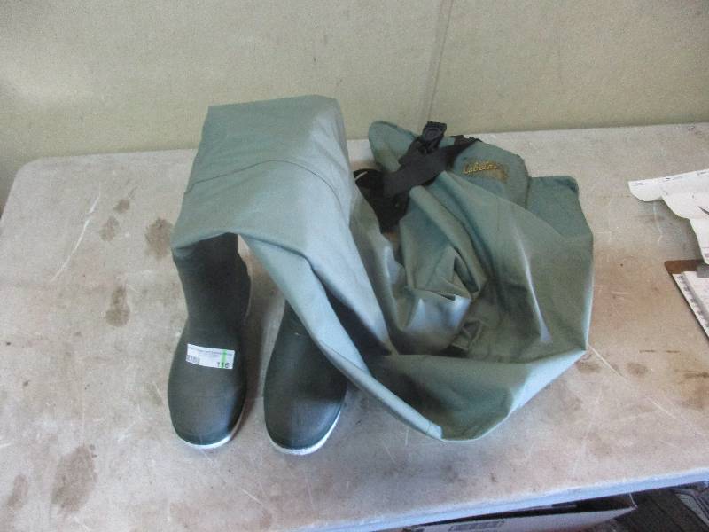 lot 116 image: Cabellas Dry Plus waiters size 910