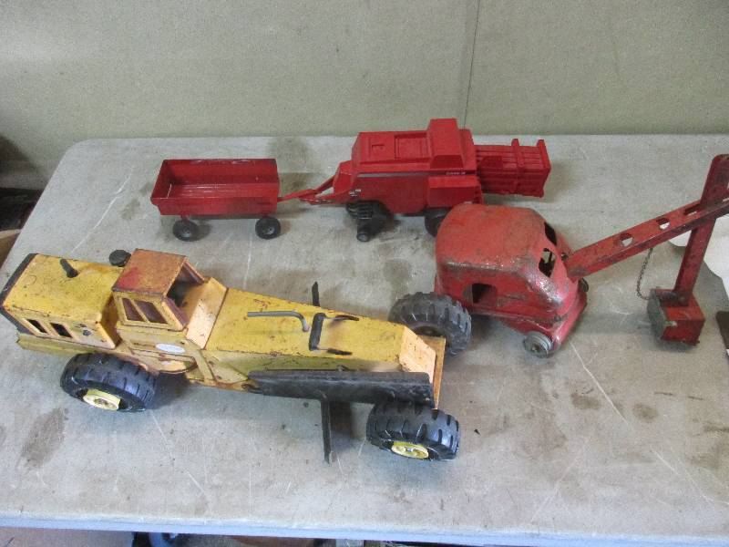 lot 119 image: antique metal toys
