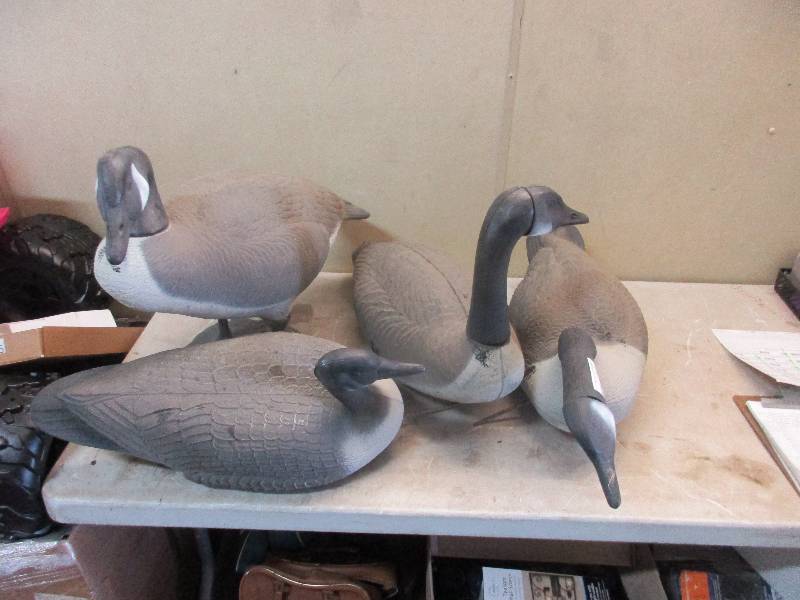lot 127 image: 4 geese decoys