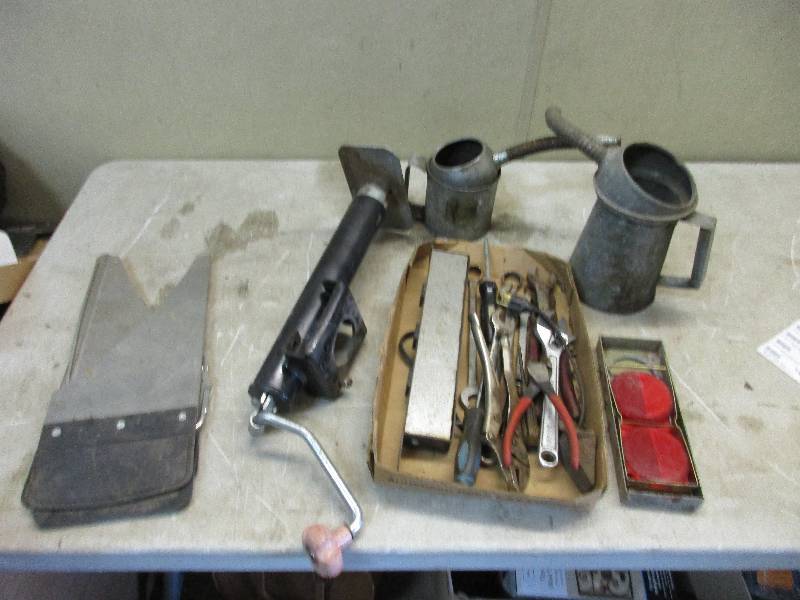 lot 135 image: assorted tools oil cans mud flaps jack