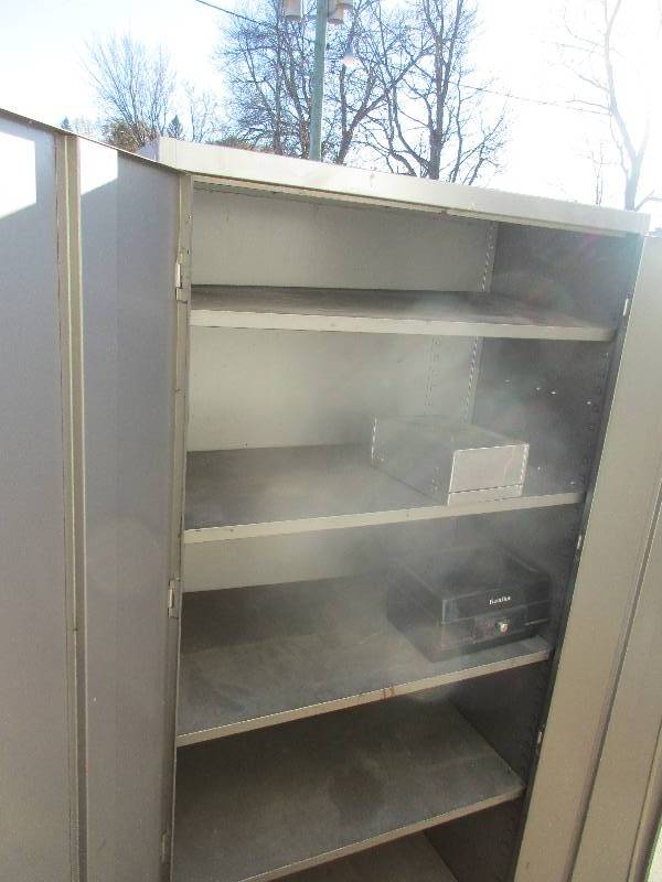 lot 158 image: 2 door cabinet