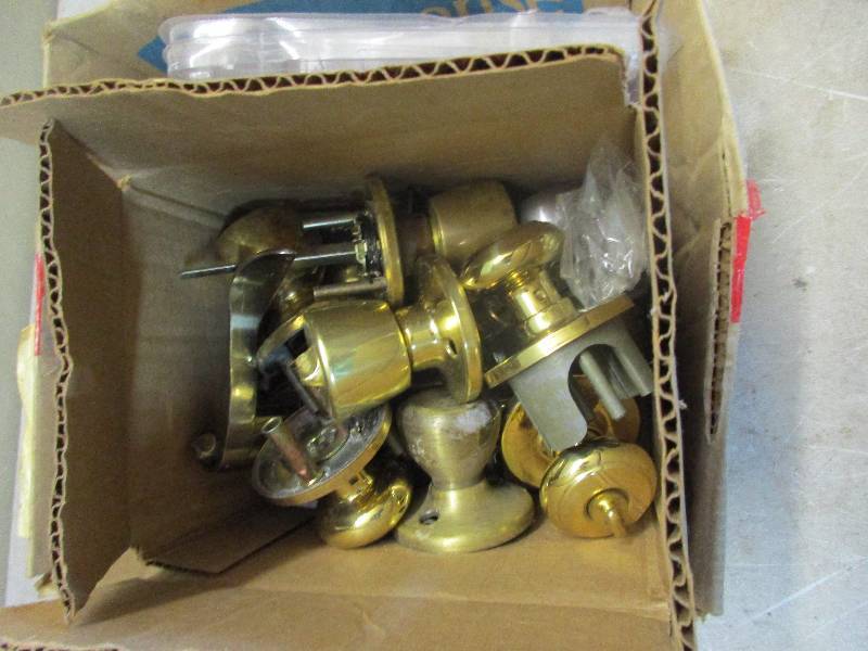 lot 161 image: interior door knobs