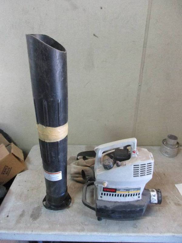 lot 184 image: Ryobi 31cc leaf blower