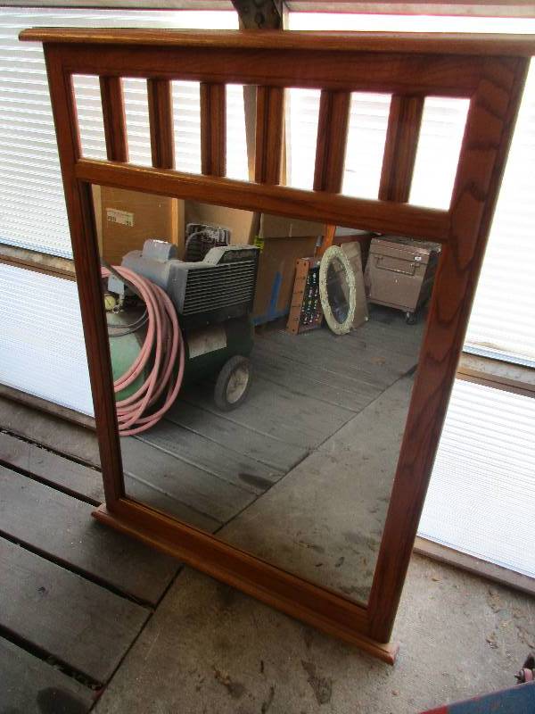lot 190 image: bedroom mirror