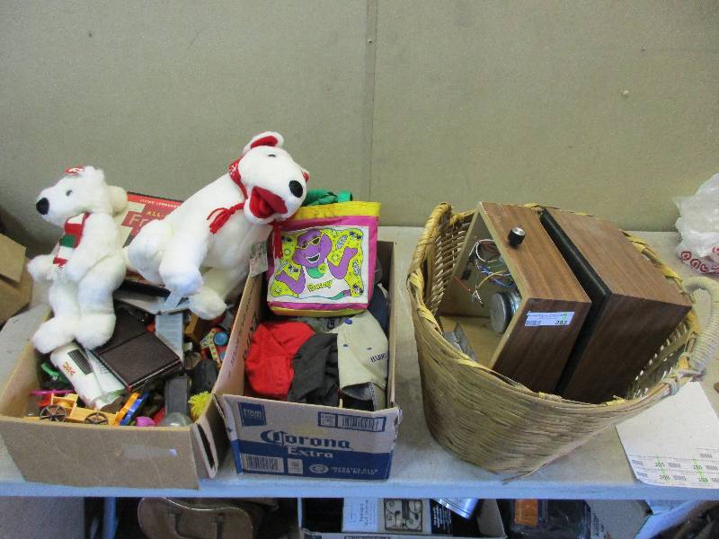 lot 203 image: kids toysstuffed animalsspeakershats