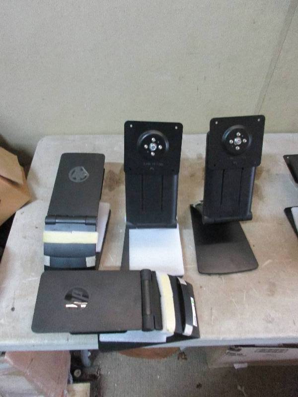 lot 211 image: 5 - HP flat screen monitor mounts MN220 FFT-GD