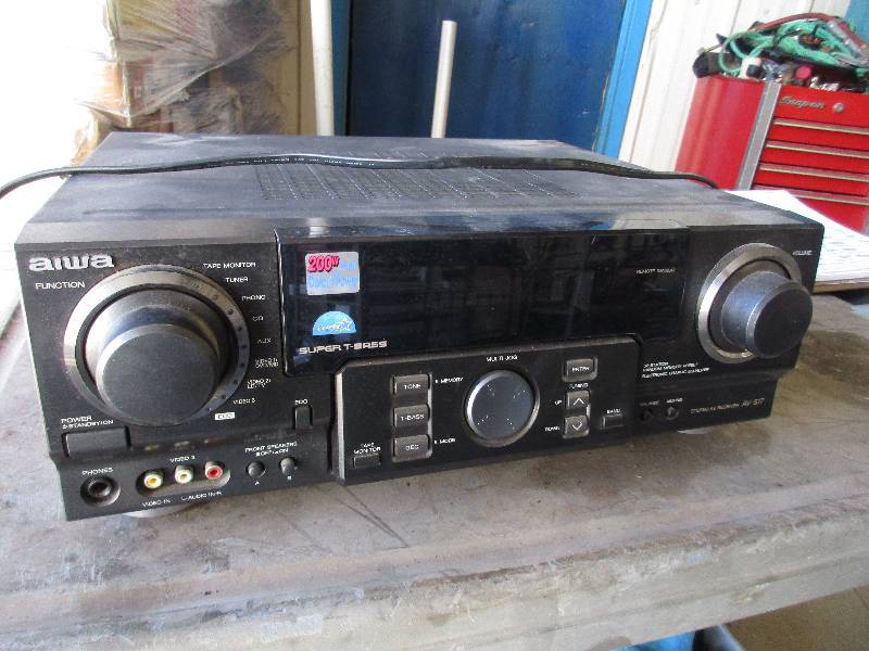 lot 226 image: Aiwa stereo receiver av-s17