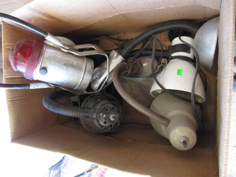 lot 232 image: lights vintage items toaster