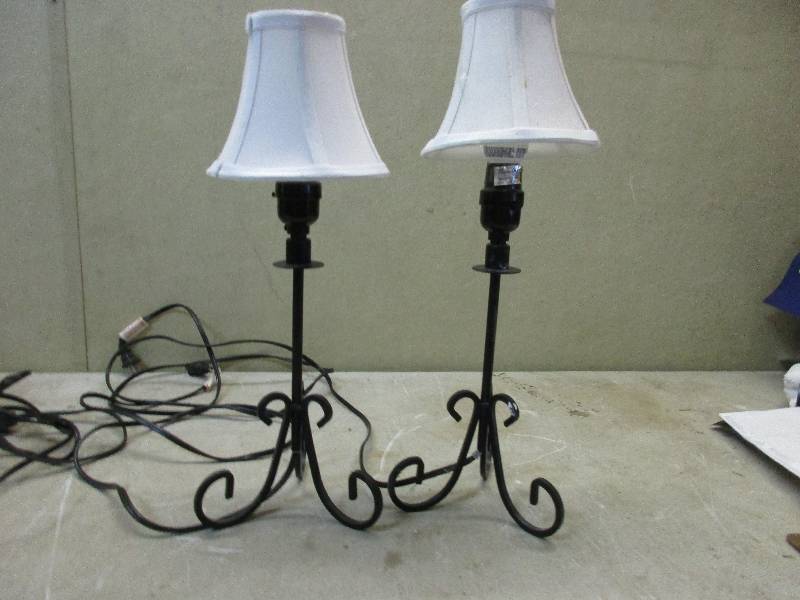 lot 240 image: 2 lams and 2 lava lamps