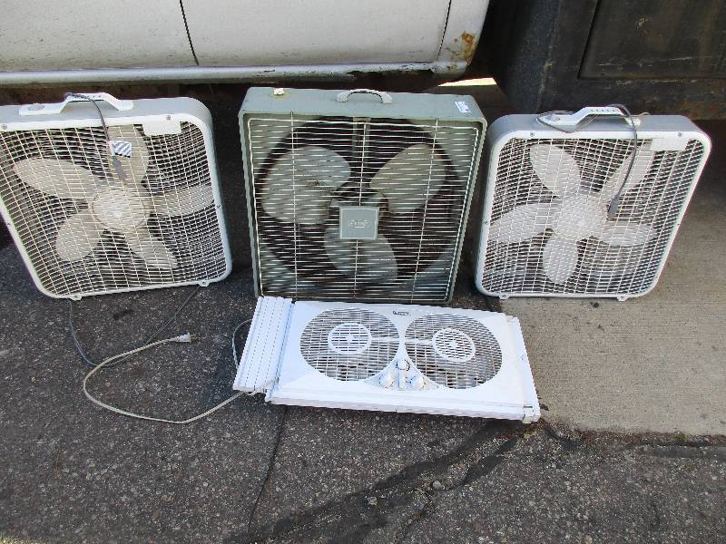 lot 247 image: 3 box fans and 1 dual fan