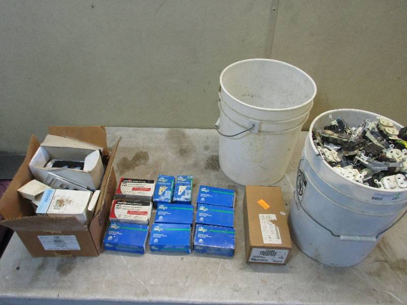 lot 251 image: 2 buckets of electrical stuff