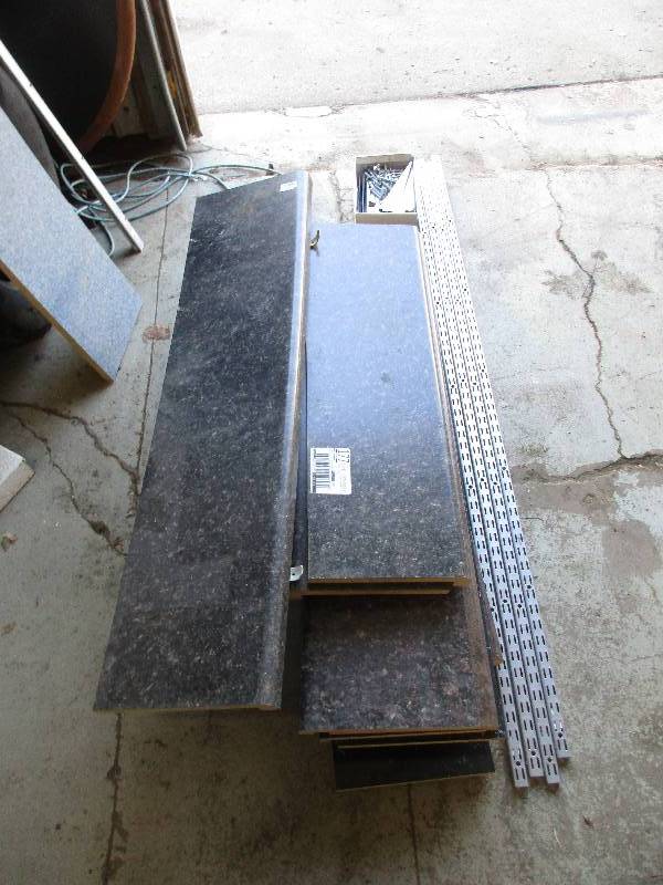 lot 252 image: shelf kit