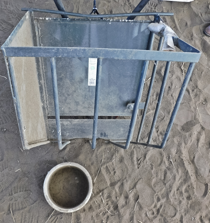 metal hay feeder
