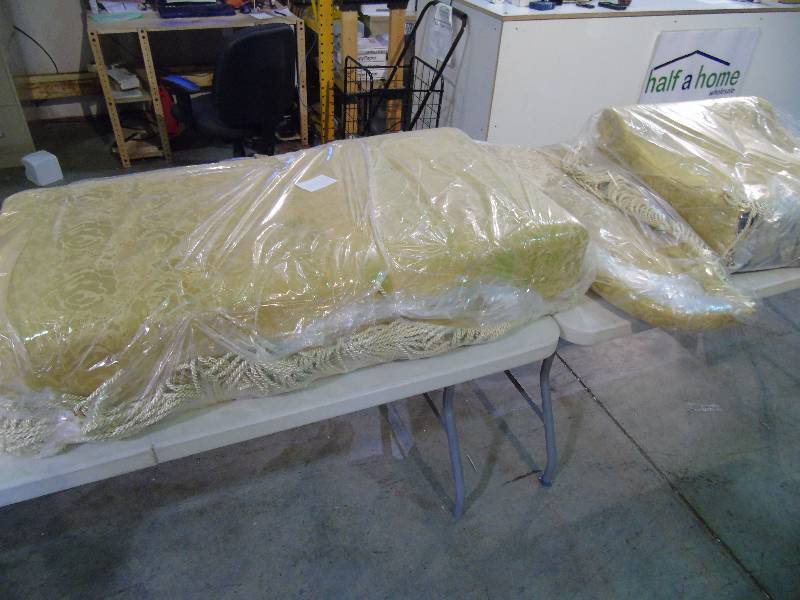 lot 133 image: Tasseled Gold Chaise Lounge
