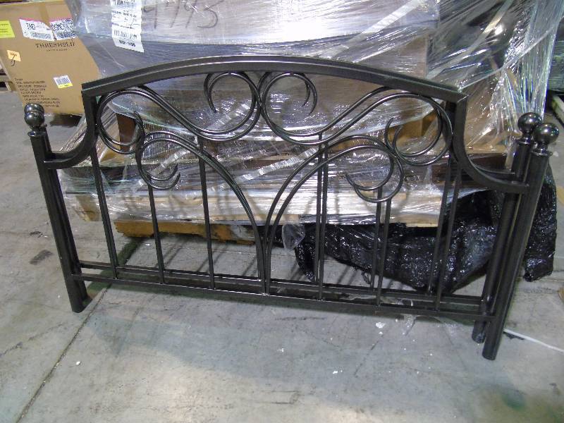 lot 148 image: Hillsdale Cartwright Bed Set - Full