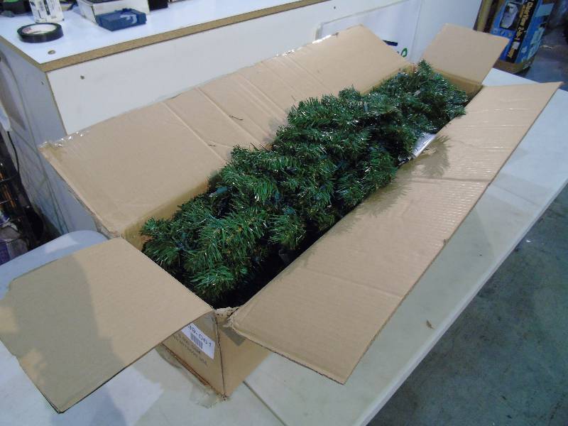 lot 157 image: alcove 6 Prelit Christmas Tree - Clear Lights