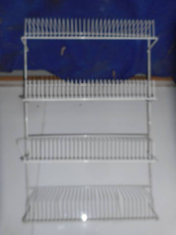 lot 8 image: WIRE WALL STORAGE BASKET