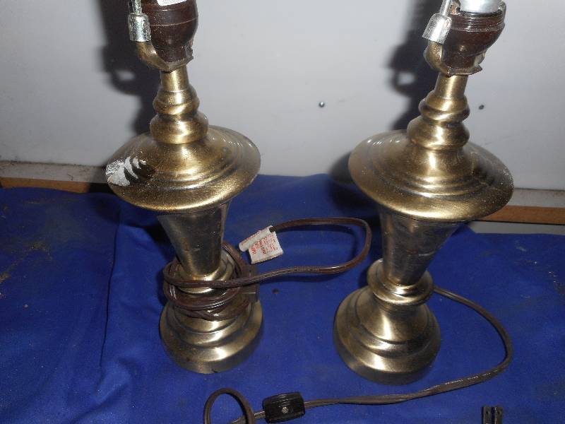 lot 22 image: 2 TABLE LAMPS