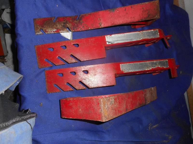 lot 26 image: HEAVY METAL BRACKETS