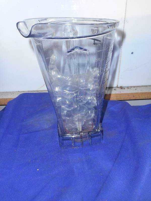 lot 32 image: FLOUR BLENDER TOP