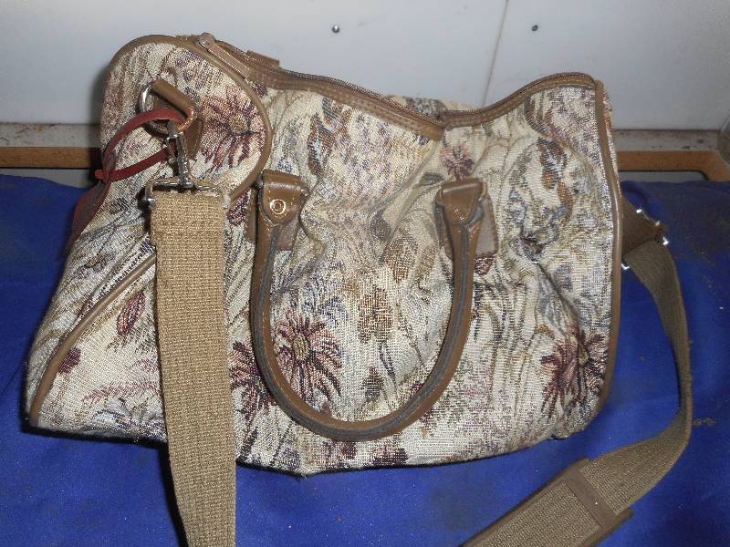 lot 33 image: JORDASH GARMET BAG