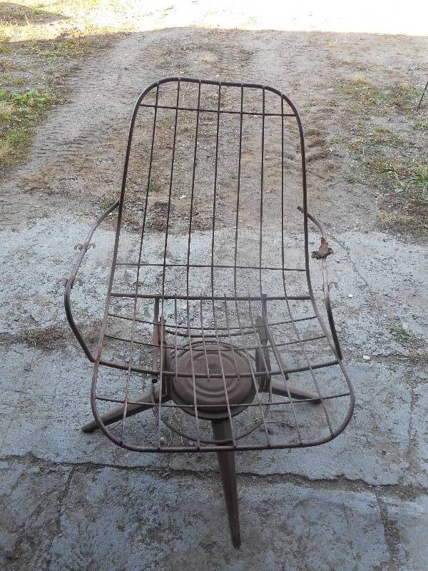 lot 56 image: ANTIQUE METAL CHAIR FRAME