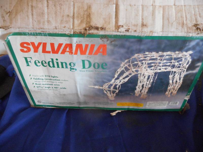lot 58 image: FEEDING DOE OUTSIDE ORNAMENT