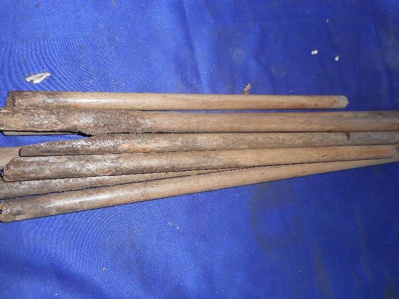 lot 60 image: 8 WOODEN DOWELS