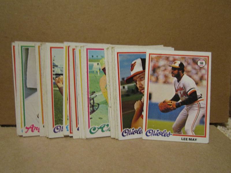 lot of 1987 topps baseball cards...