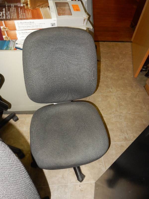 6 office  Chairs.  5 with handles, 1 no handles.