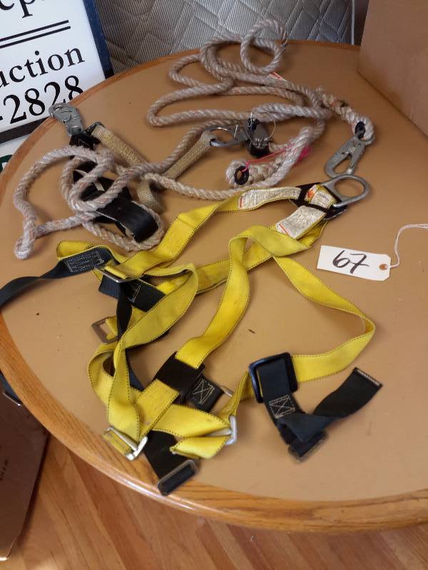 Full Body Harness and rope. See specs tag picture