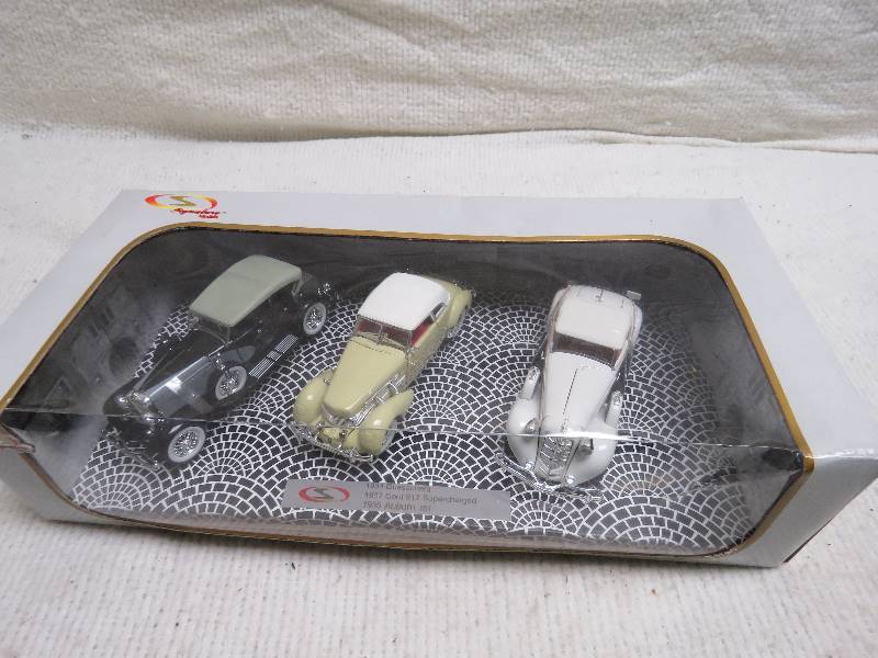 Vintage Signiture Models Set