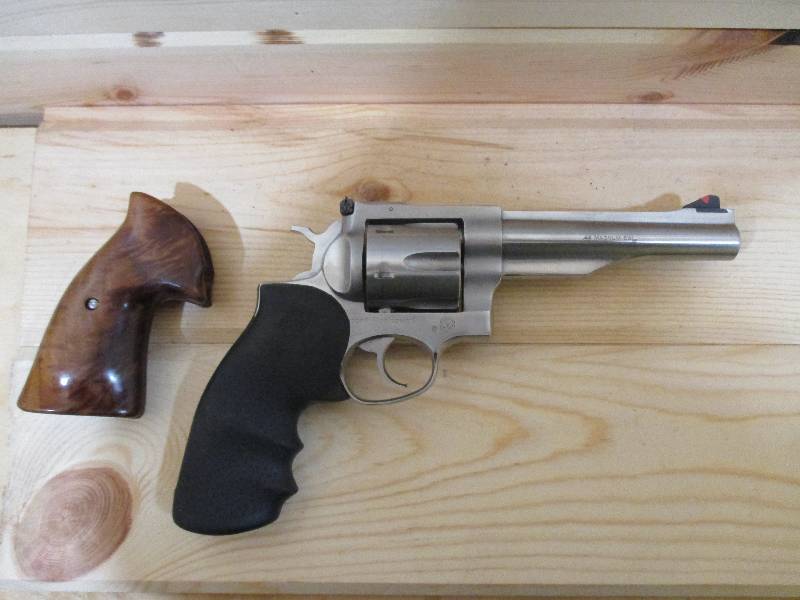 lot 1 image: Ruger Redhawk Revolver with original grips