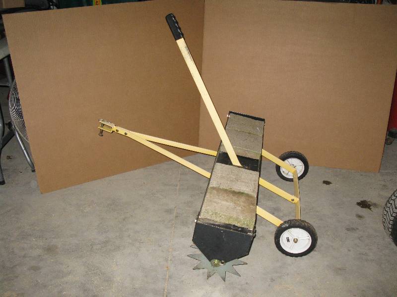 lot 20 image: Lawn Aerator
