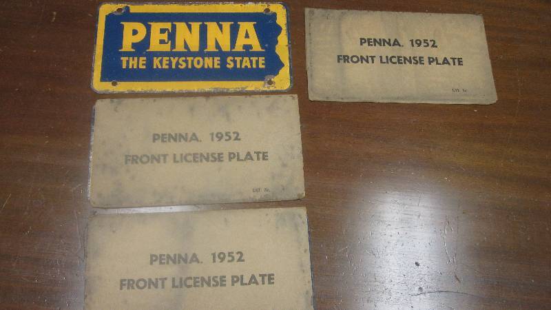 lot 2 image: Lot of 3 1952 Pennsylvania License Plates