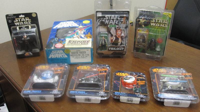 lot 9 image: Lot of vintage and collectible Star Wars costume, figures and toys