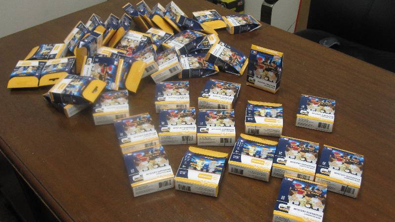 lot 12 image: 42 Oyo MLB Mystery Superstars Figures