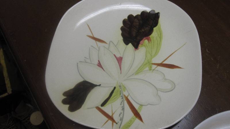 lot 17 image: 5  collectible plates, 3 Red Wing and other