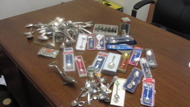 lot 18 image: Large lot of silverplate forks, spoons and other items
