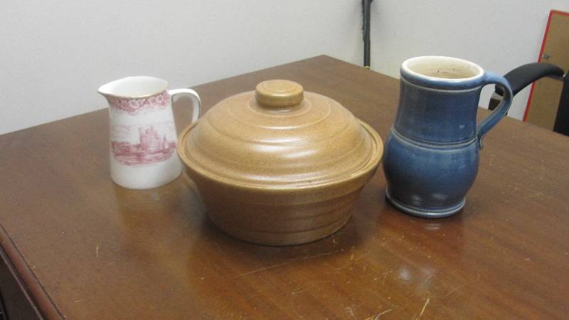 lot 23 image: Rowe Pottery Works, Monmouth pottery and Sutherland China Lot