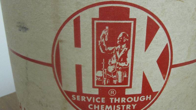 lot 26 image: Vintage H Kohnstamm & Co dye shipping drum