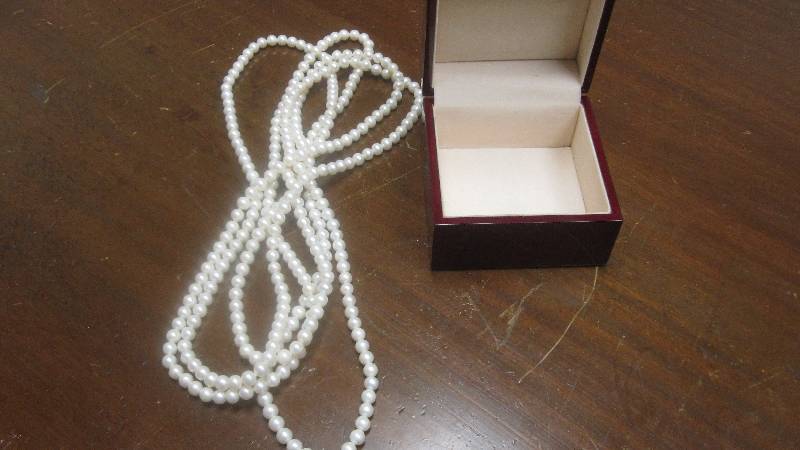 lot 27 image: Long strand of 100 cultured pearls