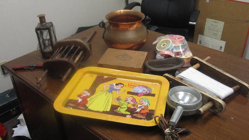 lot 48 image: Large vintage lot