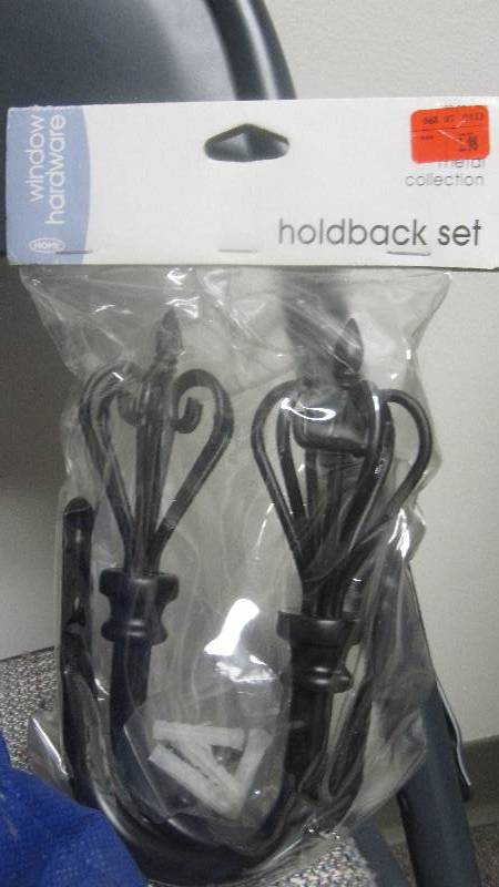 lot 58 image: Bag of assorted hardware