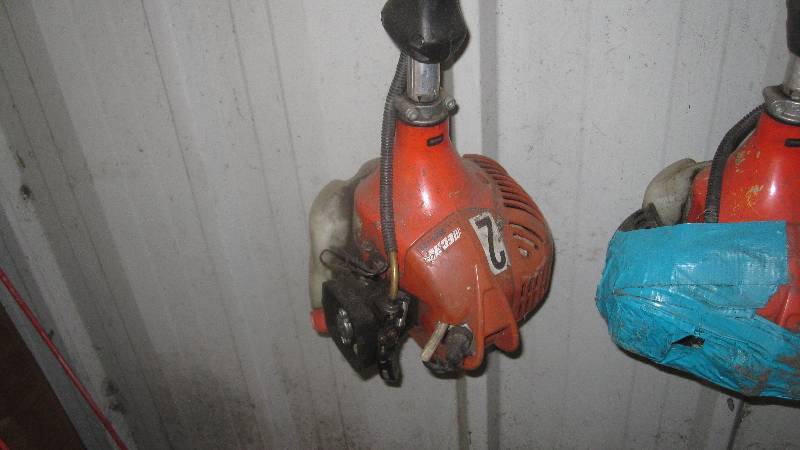 lot 66 image: 5 String trimmers  weed whippers