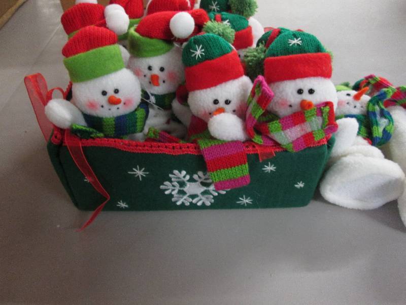 Lot of 2 Set of 12 Expandible Snow...