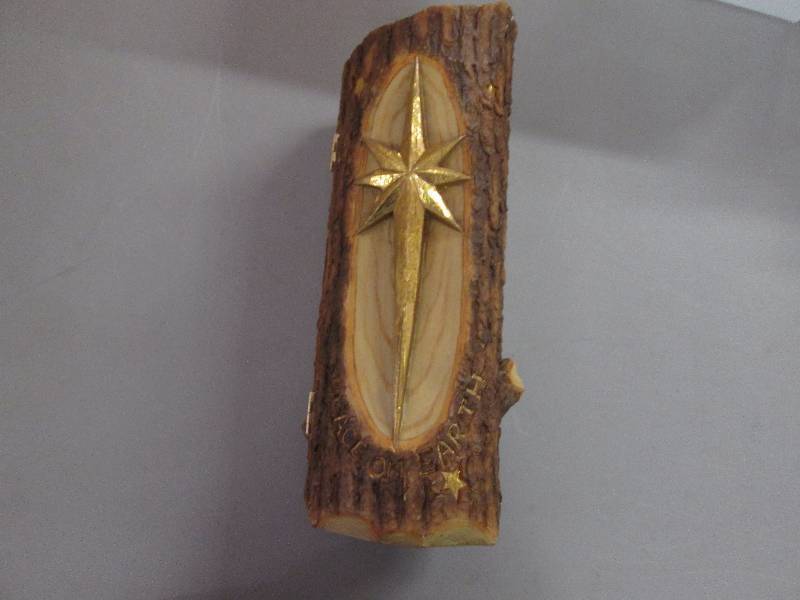 Lot of 4 10 inch Nativity in a Log...